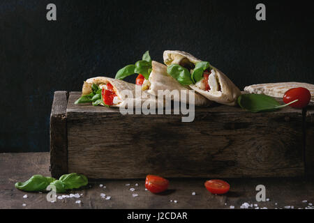 Sandwichs de pain pita avec des légumes Banque D'Images