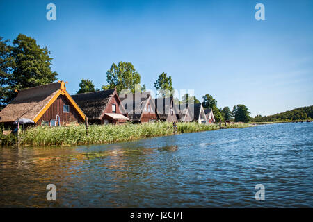 Allemagne, Mecklenburg-Vorpommern, Roggentin, Mecklenburg Lake District, canoë du Lac Lac de Leppin, Granziner l'hébergement sur le lac Zotzen Banque D'Images