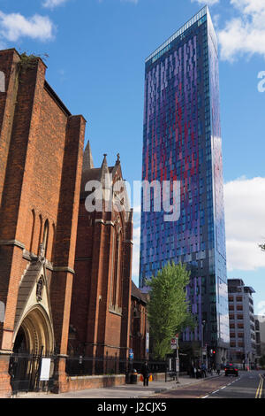 La place du safran de Croydon à pied peuplier Banque D'Images