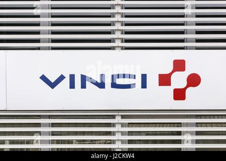 Dardilly, France - 26 Février 2017 : Vinci logo sur un bâtiment. Vinci concessions est une entreprise de construction et Banque D'Images