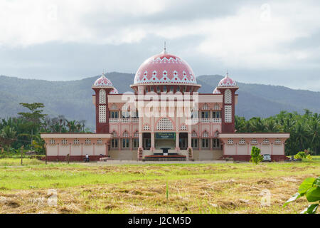 L'Indonésie, Maluku Utara, Kabupaten Halmahera Timur, mosquée de la nature en ville dans le nord de l'Molikken Maba Banque D'Images
