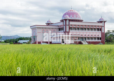 L'Indonésie, Maluku Utara, Kabupaten Halmahera Timur, mosquée de la nature en ville dans le nord de l'Molikken Maba Banque D'Images
