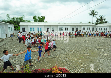 Philippines, Leyte Ormoc, Albuera, Art in All of Us activités à l'école en collaboration avec le crayon rouge et la Croix Rouge Banque D'Images