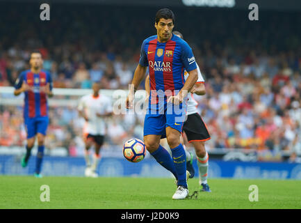 Valencia, Espagne, 22 de octubre de 2016. Partido correspondiente a la jornada 9 de la Liga disputado en Mestalla entre Valence CF et le FC Barcelone. Luis Suarez en acci-n disputando la pelote basque. (Photo : Maria Jose Segovia / Cordon Presse) Banque D'Images