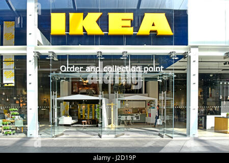 L'ordre et Ikea point de collecte dans la galerie marchande extérieure couverte dans le complexe commercial de Westfield Stratford City à l'Est de Londres Newham England UK Banque D'Images