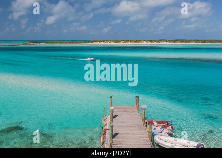 Les Bahamas, l'île d'Exuma Cays, Terre et Mer Park. Pier et bateaux. En tant que crédit : Don Paulson / Jaynes Gallery / DanitaDelimont.com Banque D'Images