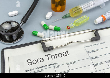 Mal de gorge, de médicaments et de seringues comme concept de santé traitement ordinaire Banque D'Images