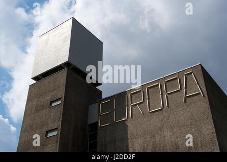 Berlin, Allemagne. Apr 27, 2017. Vue extérieure de l'Konig (roi) Galerie dans l'église Sainte Agnès à Berlin, photographié à Berlin, Allemagne, 27 avril 2017. La galerie Week-end à Berlin seront établies à partir de présenter des expositions et des artistes dans 47 galeries à travers Berlin entre le 28 et le 30 avril 2017. Photo : Monika Skolimowska/dpa/Alamy Live News Banque D'Images