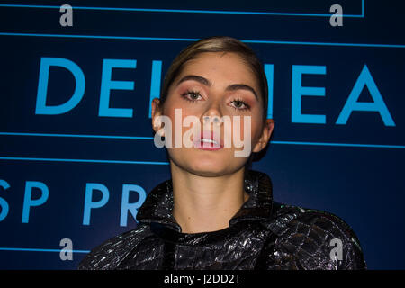 Laura Henao modèle dans les coulisses avant Custo Barcelona show dans le cadre de la Fashion Week de Bogota à Expo 2017 Bogota le 25 avril 2017 à Bogota, Colombie Banque D'Images