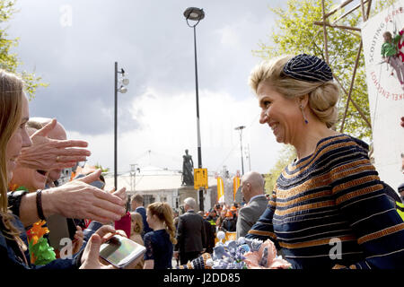 27 avril 2017 - Tilburg, Noord-Brabant, Pays-Bas - Tilburg, Pays-Bas. Kingsday 2017 en Hollande . La famille royale célèbre le 50e anniversaire du roi Willem-Alexander aujourd'hui à Tilburg. Portrait de la Reine Maxima. Sont présents : Le Roi Willem-Alexander, Reine MÃ xima, et leurs trois filles Amalia, Alexia et Ariane. Il y a aussi Prince Constantijn, Prince Laurentien, le Prince Maurits, Princess Marilene, Bernard Prince, Princesse Annette, Île-Pieter-Kristiaan, la Princesse Anita, Prince Floris et la Princesse Aimée. Credit : Paulien van de Loo/ZUMA/Alamy Fil Live News Banque D'Images