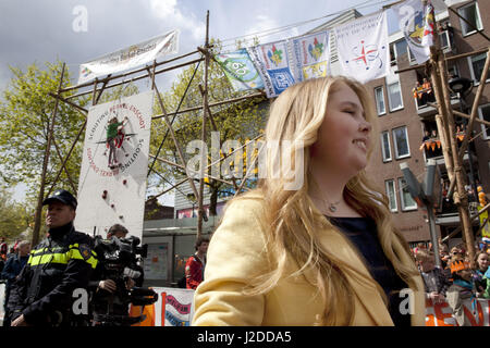 27 avril 2017 - Tilburg, Noord-Brabant, Pays-Bas - Tilburg, Pays-Bas. Kingsday 2017 en Hollande . La famille royale célèbre le 50e anniversaire du roi Willem-Alexander aujourd'hui à Tilburg. Portrait de l'héritier du trône, la princesse Amalia (Catharina-Amalia Beatrix Carmen Victoria, Prinsess de Orange, Princesse des Pays-Bas, Princesse d'Orange-Nassau) Elle est l'aînée des enfants du roi Willem-Alexander des Pays-Bas et de la Reine MÃ xima.présents sont : Le Roi Willem-Alexander, Reine MÃ xima, et leurs trois filles Amalia, Alexia et Ariane. Il y a aussi Prince Constantijn, Prince La Banque D'Images