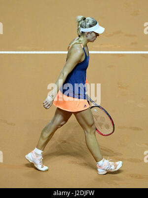 Stuttgart, Allemagne. Apr 27, 2017. Joueuse de tennis allemande Angelique Kerber lors du match contre le joueur de tennis français Kristina Mladenovic à la Porsche Arena de Stuttgart, Allemagne, 27 avril 2017. Photo : Bernd Weissbrod/dpa/Alamy Live News Banque D'Images