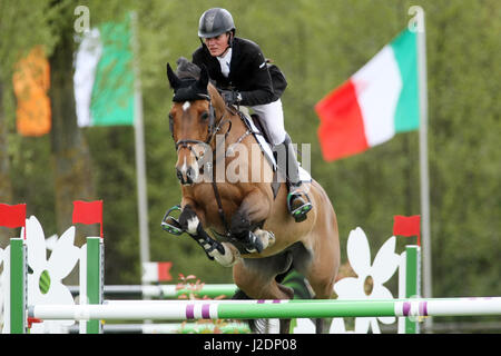 Lummen, Belgique. 28 avr, 2017. fei nations cup, printemps 2017 longines classique lummen csio5, Michael Duffy de l'irlande : leo crédit cavallo/Alamy live news Banque D'Images