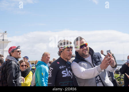 Bridlington, Royaume-Uni. Apr 28, 2017. L'équipe cycliste pose pour les photographies à Bridlington avant le Tour de Yorkshire. Crédit : Richard Smith/Alamy Live News Banque D'Images