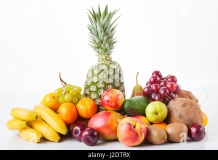 Assortiment de fruits exotiques isolated on white Banque D'Images