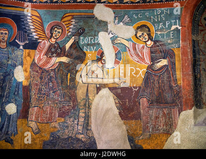 Douzième siècle fresques romanes de l'Abside de Estaon représentant des scènes du moyen s'inscrire montrant le Baptême du Christ par Jean le Baptiste, Banque D'Images
