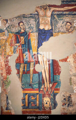 Fresque romane du Xiie du soldat harponner le côté de Jésus sur la croix du Calvaire de l'église de Santa Maria de Taüll, la Vall d Banque D'Images