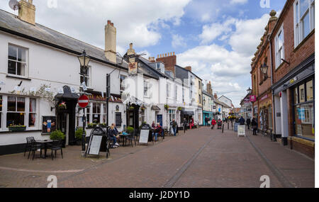 La ville de Sidmouth, Devon - voir l'avancement le long de Old Stree, avec l'Anchor Inn sur la gauche. Banque D'Images