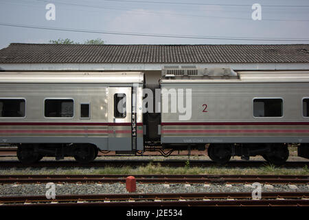 CHIANG MAI, THAÏLANDE - 23 avril 2017 : nouvelle voiture de train no 10 et 11. Nom du trajet est Uttaravithi entre Bangkok et Chiang Mai. Voiture je Banque D'Images