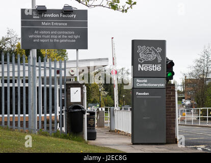 Entrée de l'usine de production de confiserie Nestlé à Fawdon Newcastle Upon Tyne, qui peut être sous la menace de la fermeture entraînant la perte d'emploi local. Banque D'Images