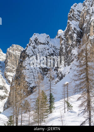 (Innerfeldtal la vallée Val di dentro) dans les Dolomites de Sexten, partie du patrimoine mondial de l'hiver profond dans les Dolomites. Mont Morgenkopf (Monte Mattina). L'Italie, mars (grand format formats disponibles) Banque D'Images