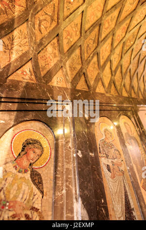 L'art chrétien travaille dans le monastère de Montserrat à la périphérie de Barcelone, Espagne Banque D'Images