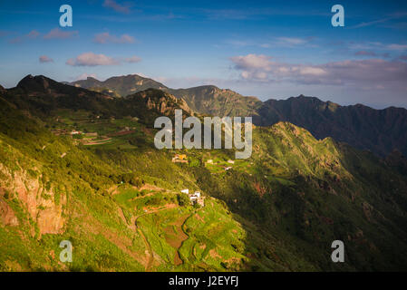 L'Espagne, Iles Canaries, Tenerife, San Cristobal de La Laguna, vue sur la montagne de Mirador del Pico del Ingles Banque D'Images