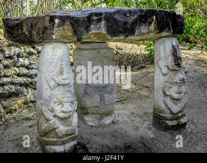 Arts précolombien et les artefacts découverts par des archéologues en Colombie. Banque D'Images