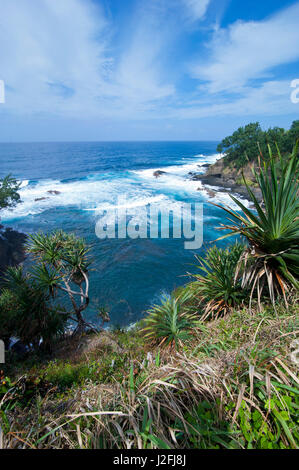 Donnent sur plus de Shark Bay, Yasur Volcan ci-dessous de l'île de Tanna, Vanuatu, Pacifique Sud Banque D'Images