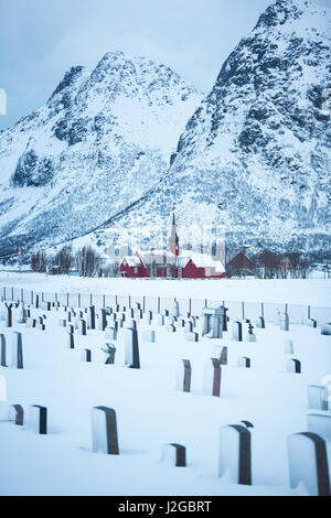 L'ancien cimetière de Flakstad ville dans les îles Lofoten en hiver Banque D'Images