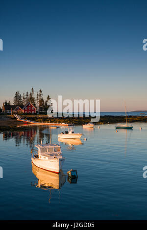 USA (Maine), Newagen, vue sur le port, l'aube Banque D'Images