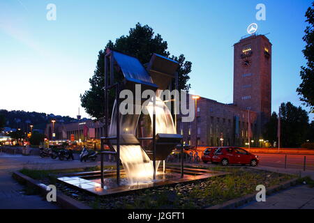 DEU, Deutschland, Stuttgart : Hauptbahnhof (2009) en Abenddaemmerung | Gare centrale principale au crépuscule, Stuttgart, Bade-Wurtemberg, Allemagne, E Banque D'Images