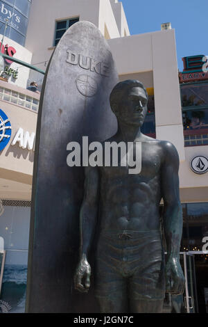 Statue de Duke Kahanamoku, parrain de surf, Huntington Beach, Californie Banque D'Images