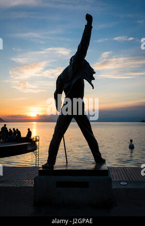 La statue de Freddie Mercury, fin chanteur du groupe de rock britannique Queen, au bord du lac du lac Léman à Montreux, Suisse le 17-mars-2017. Banque D'Images