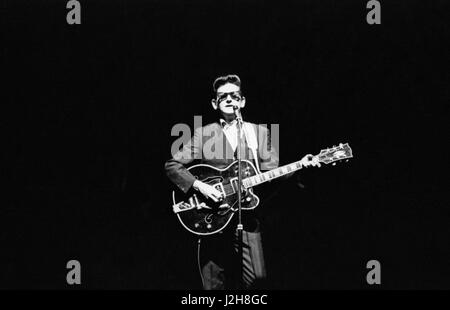 Chanteur américain Roy Orbison l'exécution à l'Olympia à Paris en mars 1965. Photo André Crudo Banque D'Images
