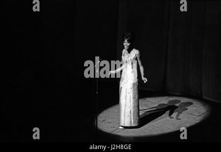 Dionne Warwick à la salle Olympia de Paris en 1964. Photo André Crudo Banque D'Images