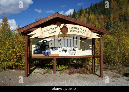 Pancarte "Découverte de la revendication sur le ruisseau Bonanza Klondike Goldrush à Dawson City, au Yukon. Terr. Canada Banque D'Images