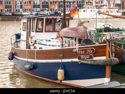 Leer, Allemagne - le 8 décembre 2014 : Ancient bateaux amarrés dans la marina. L'exposition au public est gratuit pour les touristes. Banque D'Images