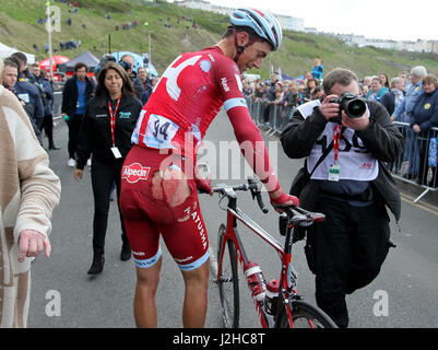 Reto Hollenstein de Team Katusha Alpecin affiche ses blessures après la première étape du Tour de Yorkshire entre Bridlington à Scarborough. Banque D'Images