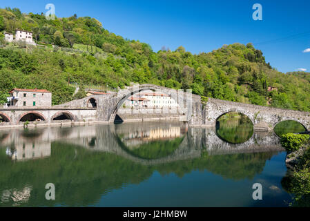 Ponte della Maddalena, Ponte del Diavolo, Devil&# 39;s Bridge, Borgo a Mozzano, Provincia di Lucca, Toscane, Italie Banque D'Images