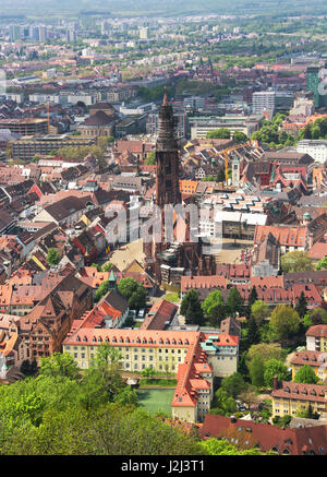 Munster et de la vieille ville de Freiburg im Breisgau, Baden-Wurttemberg, Allemagne Banque D'Images