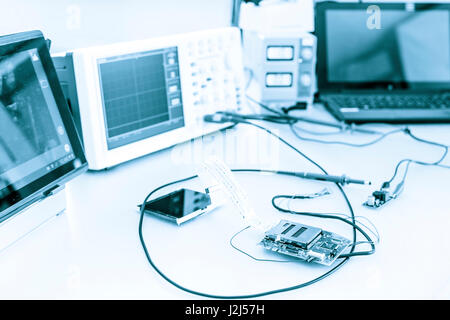 D'appareils de mesure en laboratoire électronique. Banque D'Images