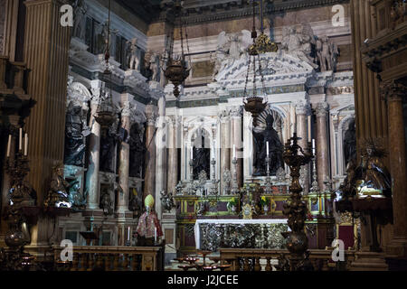 Maître-Autel de la chapelle royale du trésor de Saint Januarius (Reale Cappella del Tesoro di San Gennaro) dans la Cathédrale de Naples (Duomo di Napoli) à Naples, Campanie, Italie. Banque D'Images