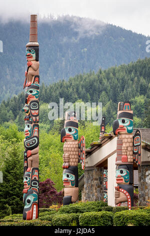 USA, l'État de Washington, de Jamestown. Art Totem (PR) comme crédit : Don Paulson / Jaynes Gallery / DanitaDelimont.com Banque D'Images