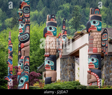 USA, l'État de Washington, de Jamestown. Art Totem (PR) comme crédit : Don Paulson / Jaynes Gallery / DanitaDelimont.com Banque D'Images