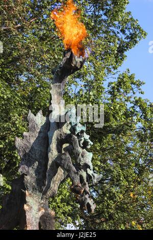 L'observation touristique Wawelski Dragon statue. Banque D'Images