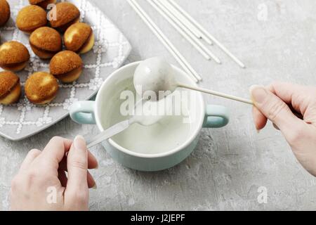 Comment faire des cake pops, étape par étape, tutoriel Banque D'Images