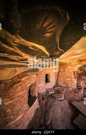 Dans des ruines indiennes Road Canyon, Cedar Mesa, Utah. Oreilles ours National Monument. Banque D'Images