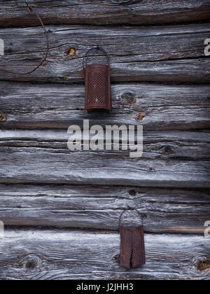 Parc naturel de vieille râpe rouillée sur le mur en bois Banque D'Images