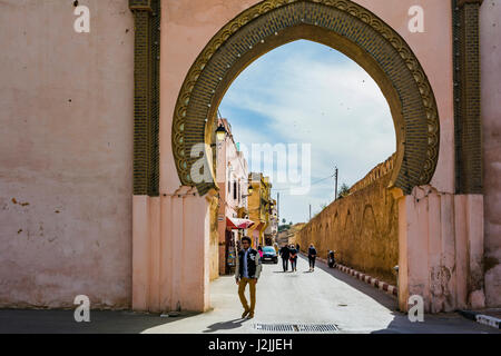 Porte, entrée de la vieille ville. Meknès, Maroc, Afrique du Nord Banque D'Images